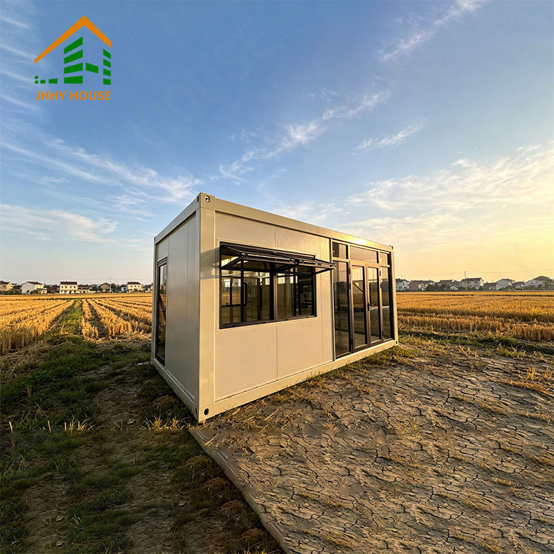 Customizable features in modern container houses
